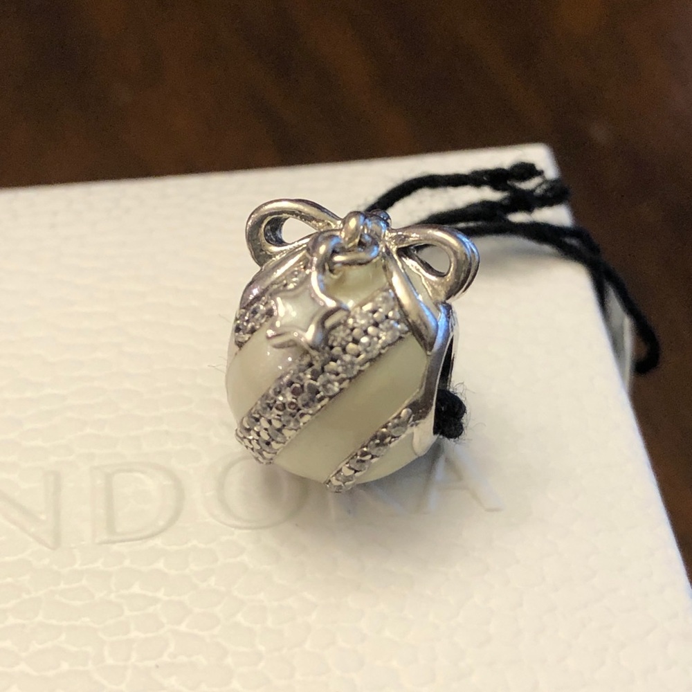 Pandora 2018 New Year limited edition charm